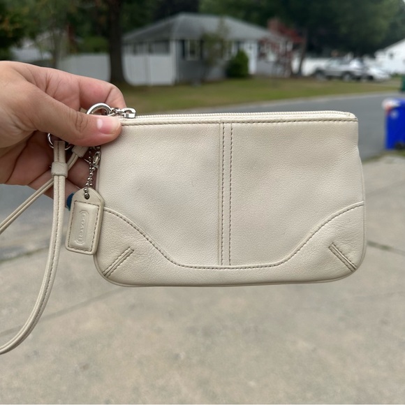 Vintage Y2K Coach Cream Leather Wristlet Early 2000s - Picture 1 of 4